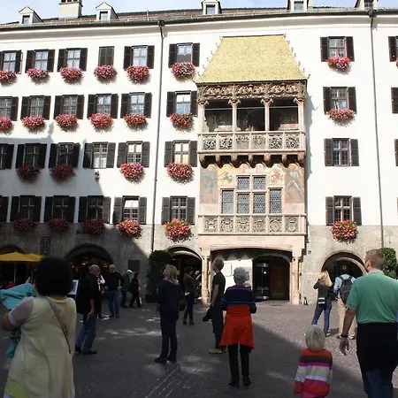 Haus Frueh アパート *